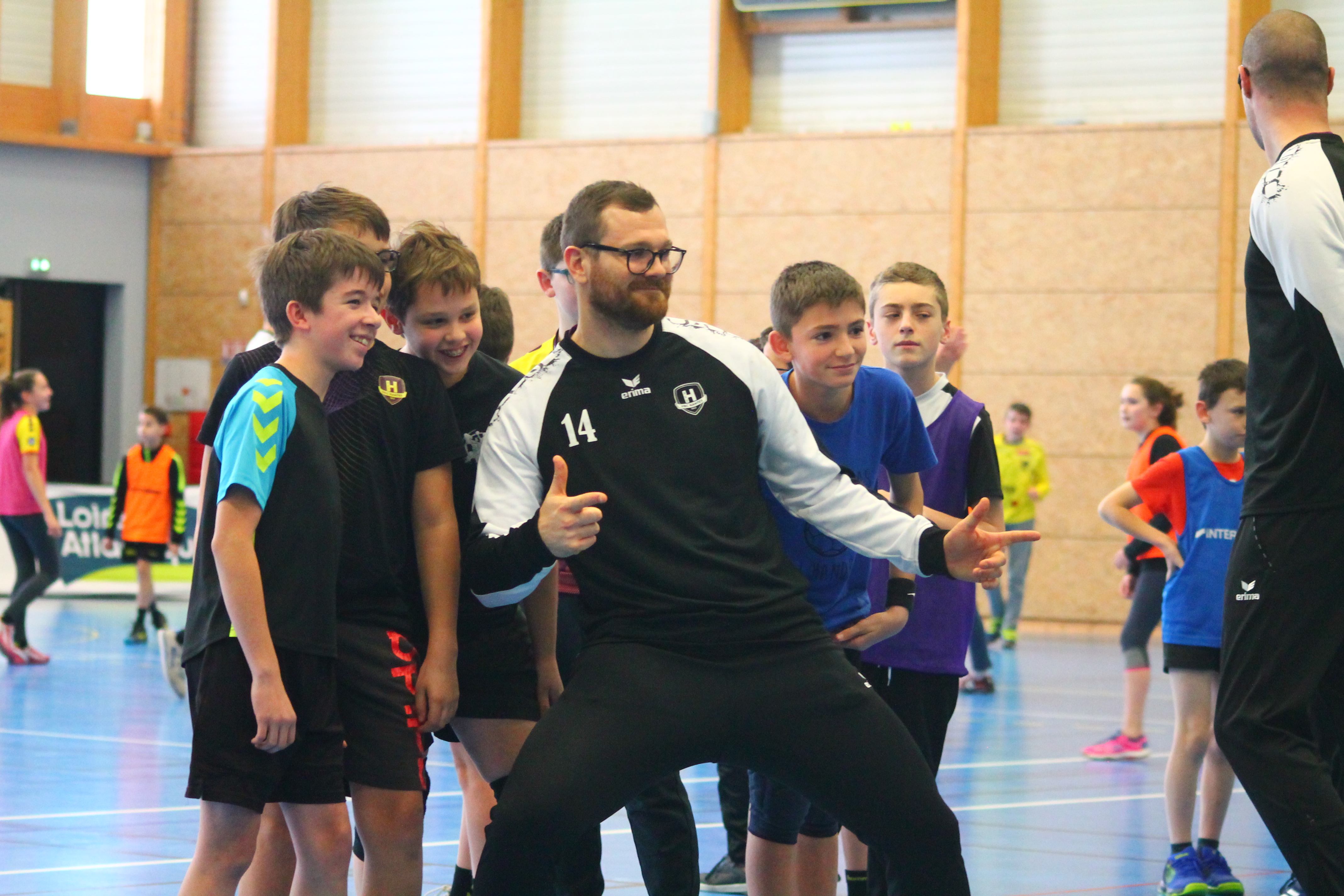 Le "H" à la rencontre des jeunes handballeurs de Ligné