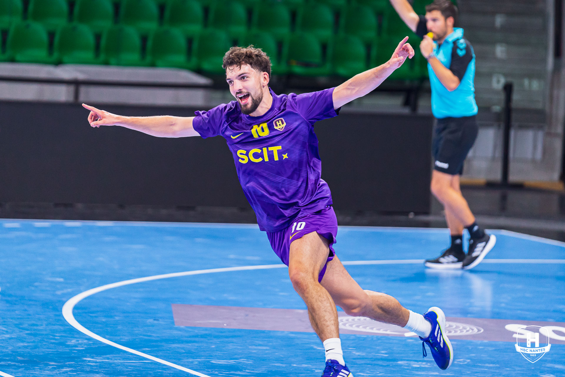 N1 : Victoire au buzzer face au leader (30-31)