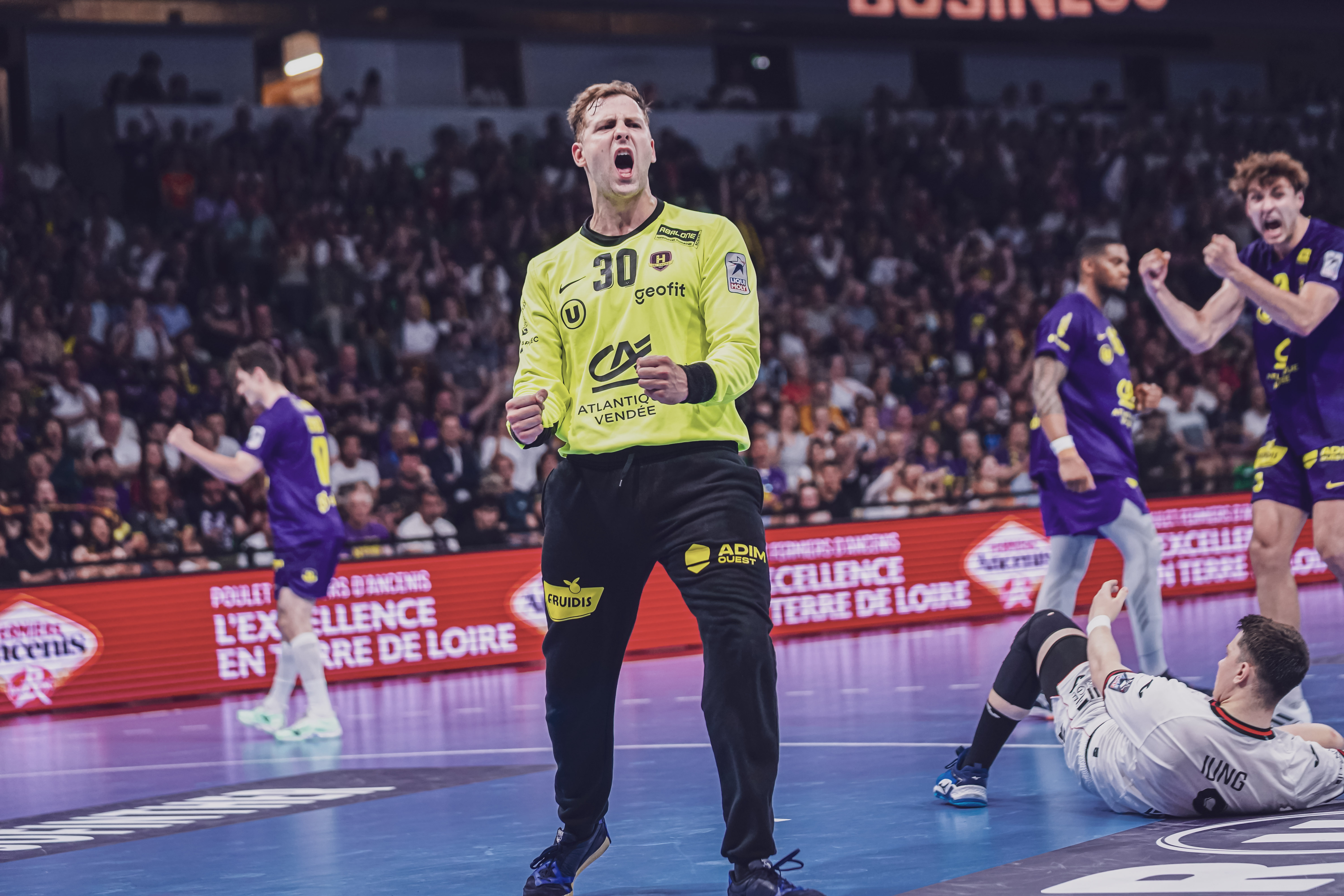 Le "H" assure l'essentiel (33-29)