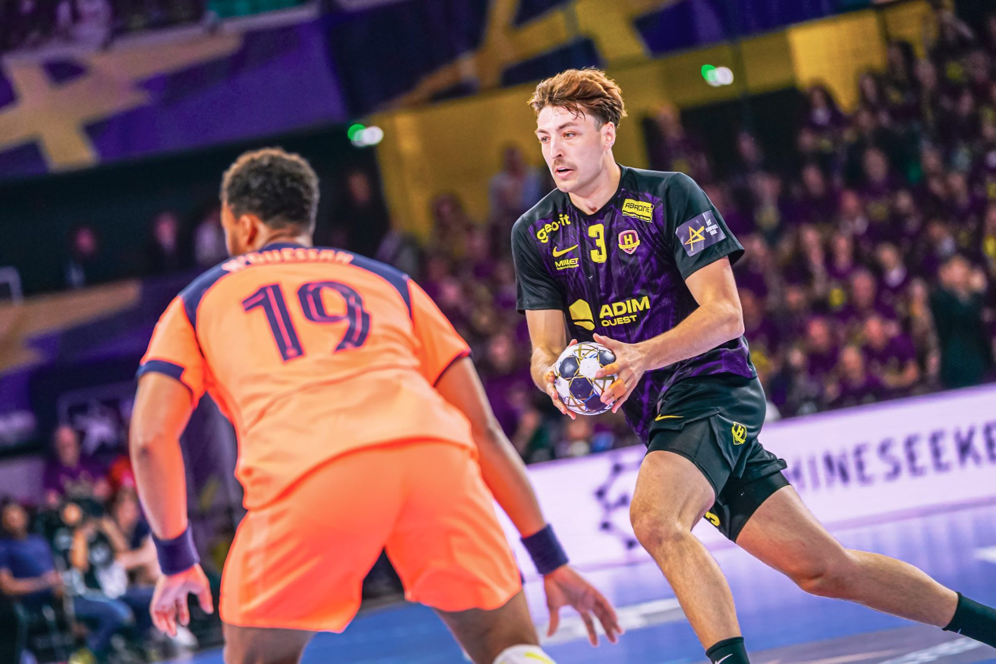 Courte défaite pour le 1/4 aller face au Barça (30-32) !