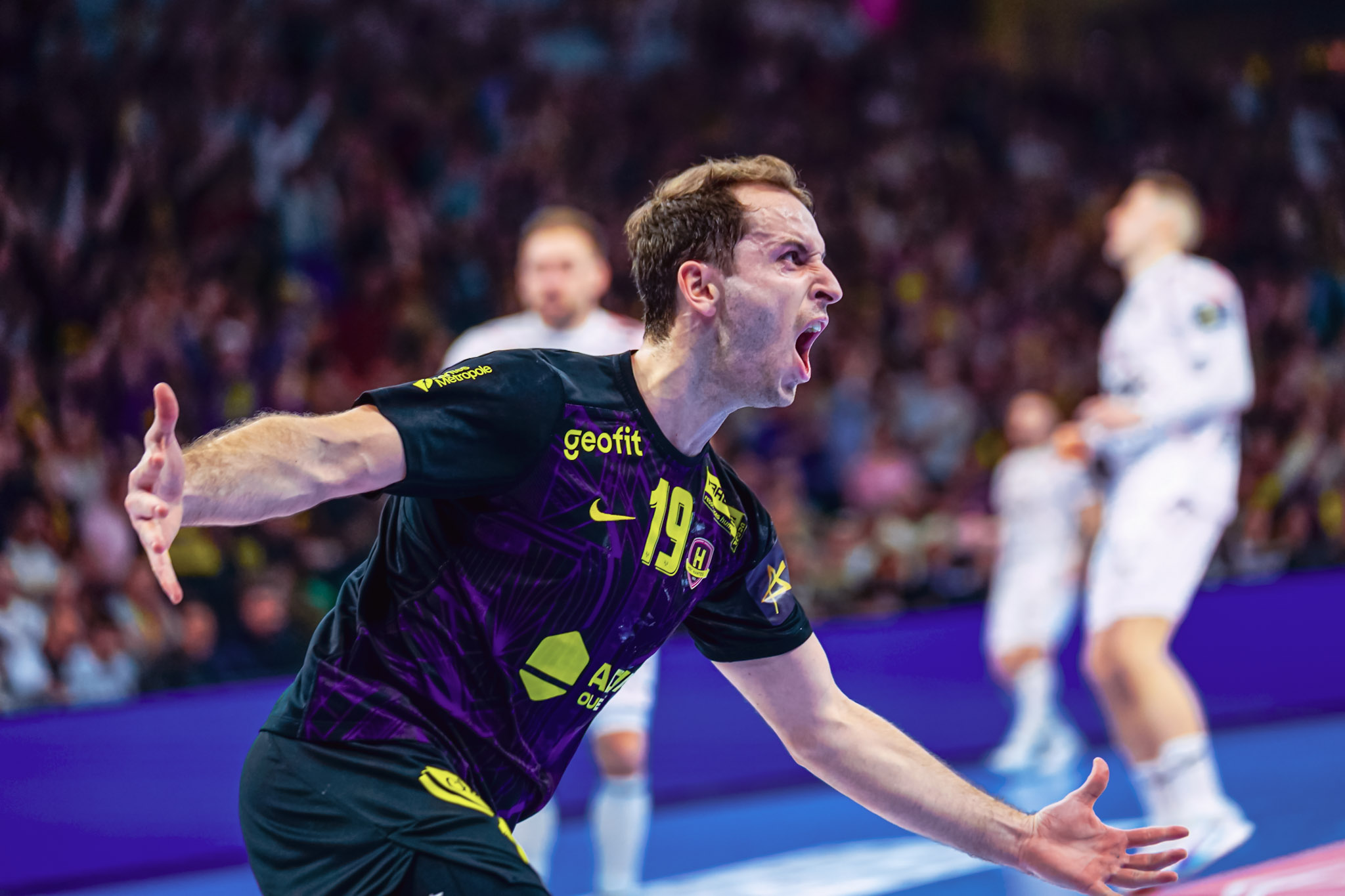 Victoire au bout du suspense face à Veszprém (33-31) !